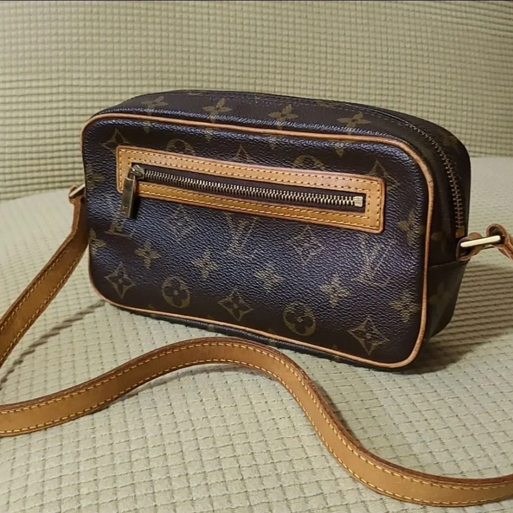 💯Authentic Louis Vuitton Handbag 🍀 - Picture 8 of 17